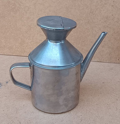 Disponible en octubre 2025. Aceitera metal. 13x15x7