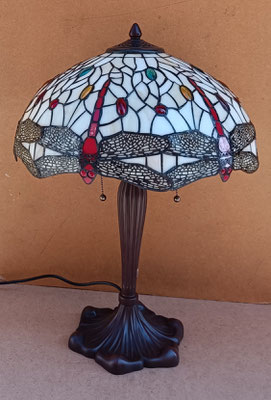 Lámpara Tiffany base resina. Tulipa ref DT1634Y. Base ref 5LL5791. 55x40 