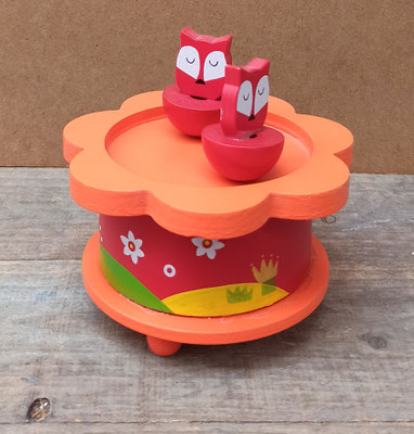 Figura de madera musical con movimiento. Ref 44101. 10x12