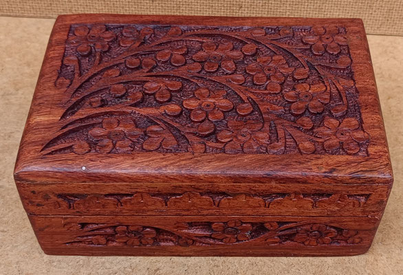 Caja madera de palisandro labrada. Ref WA220. 15x10x5,5