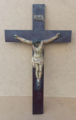 Cruz madera con Cristo de escayola. 58x34x6