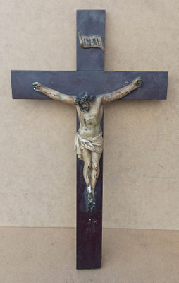 Cruz madera con Cristo de escayola. 58x34x6
