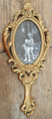 Portafotos pared forma espejo de mano. Ref 2F0233. 31x14