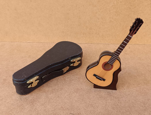Guitarra española miniatura. Ref 25031135. 16,5x6