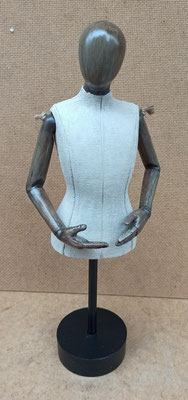 Maniquí resina. Ref 26568. 7x12x31