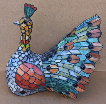 Pavo Tiffany con cavidad para bombilla. 50x42x32