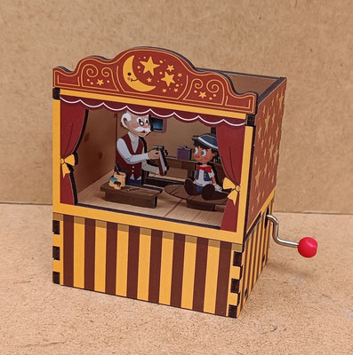 Teatro musical Pinocho madera. Ref 44100. 7x6x8