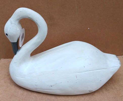 Cisne blanco de resina. Ref 1610. 38x26x20