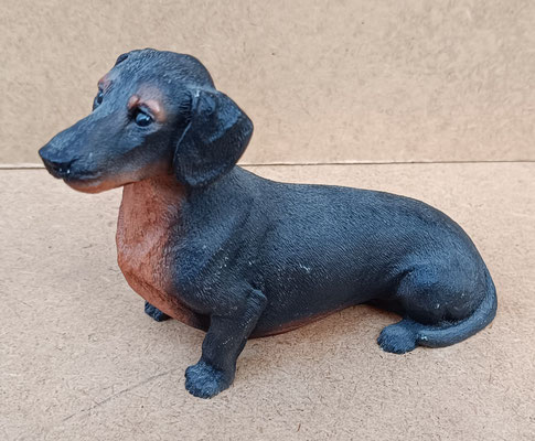 Perro salchicha resina. 17x11x5