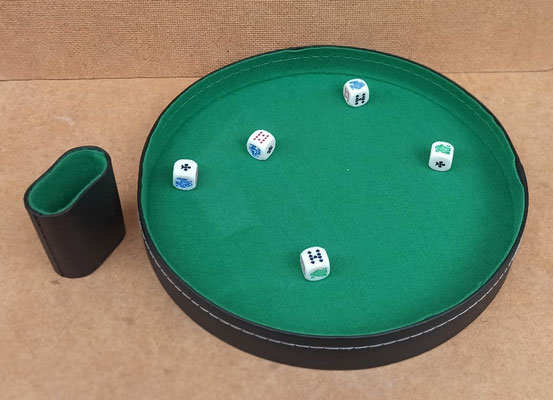 Bandeja para dados con cubilete y dados. Ref 301006671. 26x3