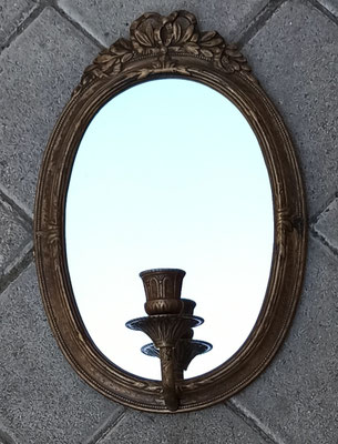 Espejo metal con portavela. 