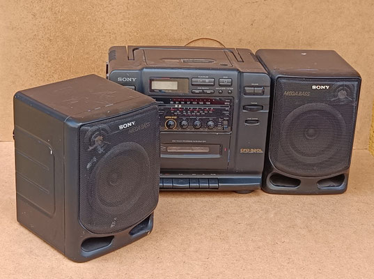 Cadena transportable con altavoces desmontables Sony CFD-520L. Cassette/CD/radio. 64x19x23