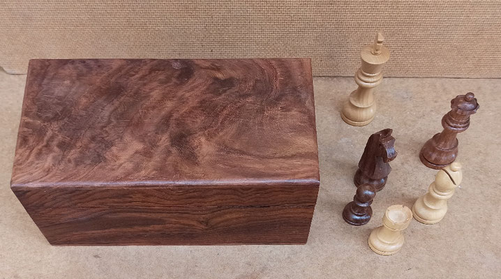 Fichas ajedrez madera con caja. Caja 12x20x8, piezas máximo 7,5x3