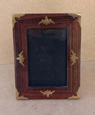 Portafotos madera adornos latón. Grande ref RMLR2B (19,5X14,5). Pequeño RMLR1B (17,X13,5)