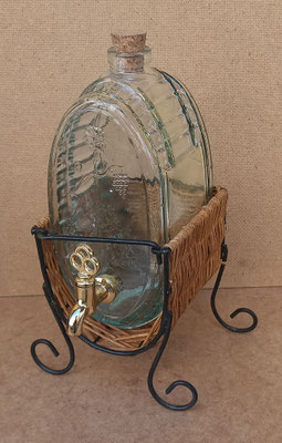 Licorera con base mimbre. Ref 9333. 27x15x11