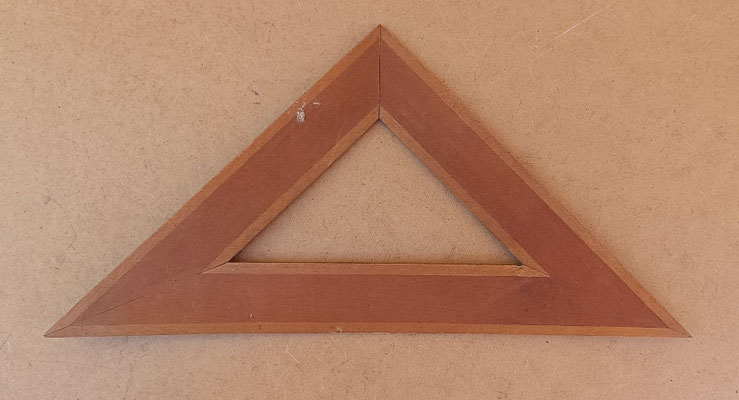 Escuadra madera. 29x15