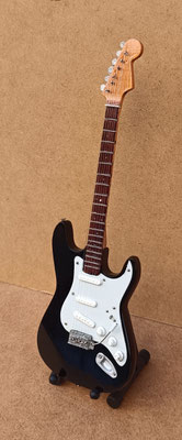 Guitarra eléctrica miniatura. Ref 25032545. 25x7