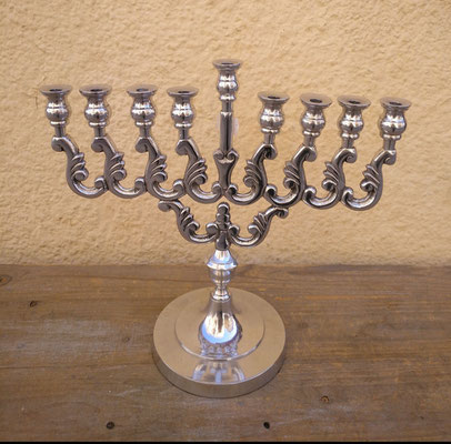 Menorah plateada. Ref 0476. 30x32