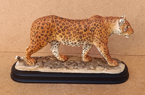 Leopardo resina. Ref 18/462. 25x7,5x13