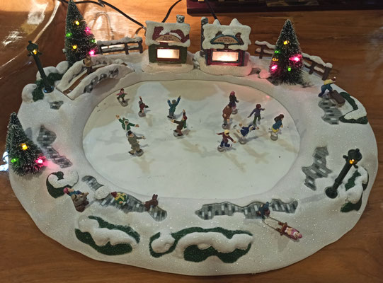Mr Christmas. Pista de patinaje con música, luz y movimiento. 30 canciones clásicas y villancicos