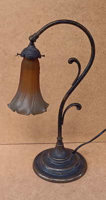 Lámpara mesa latón. Base ref 20101965. Tulipa ref AN. 597.  40x16