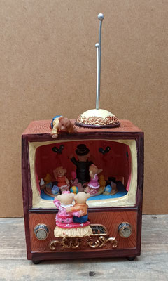 Escena musical con movimiento. Ref 14208. 22x12x11