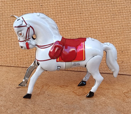 Caballito hojalata. Ref 1573. 7x10x3