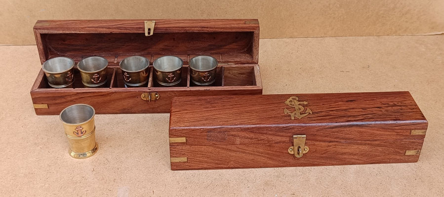 Vasos de licor con caja estilo marinero. Ref 5955. 29x7x6,5