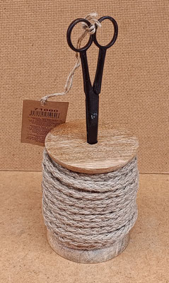 Disponible en enero 2026. Cuerda con tijeras. Ref 71060. 20x8