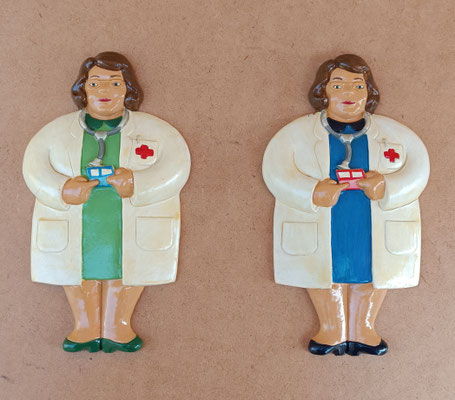 Doctora cerámica para pared. Ref 693. 25x13,5