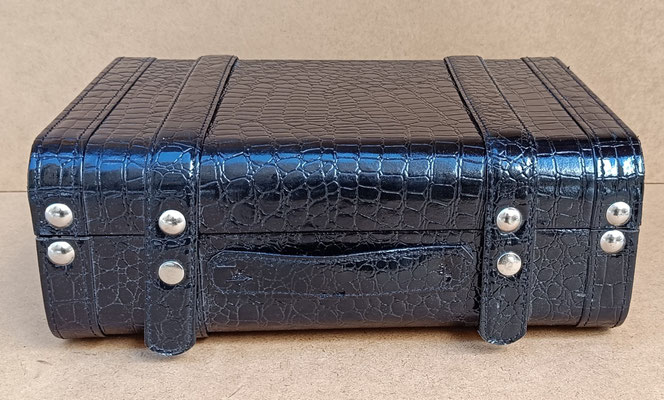 Maleta imitación piel de cocodrilo negra. 36x27x13