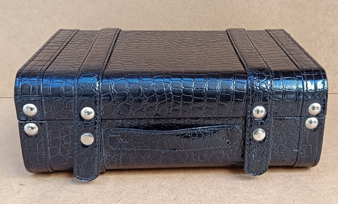 Maleta imitación piel de cocodrilo negra. 36x27x13