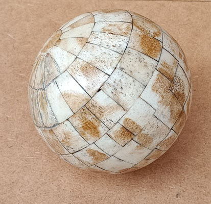 Bola decorativa resina. 10 cms