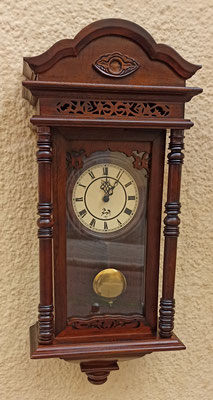 Reloj péndulo madera. Ref 19464. 62x26x12
