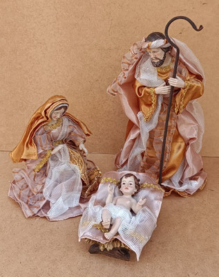 Nacimiento estilo napolitano resina y tela. Ref 34908. 30x15, 20x15 y 10x14x9