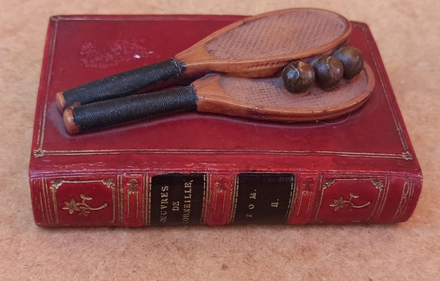 Pisapales resina tenis. Hecho a mano en Inglaterra. 5x11x8