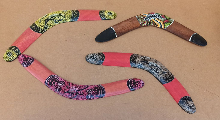 Boomerang madera animal en relieve. Ref 13616003. 40 cms