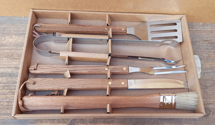 Set BBQ 5 piezas acero inoxidable mango madera. Ref 503005606. 37 cms largo
