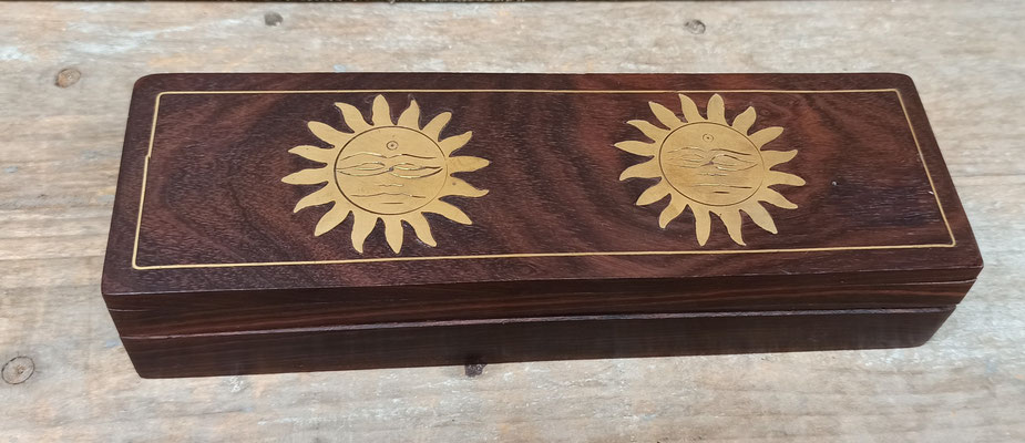 Caja madera de palisandro adornos latón. Ref 502. 20x6x3,5