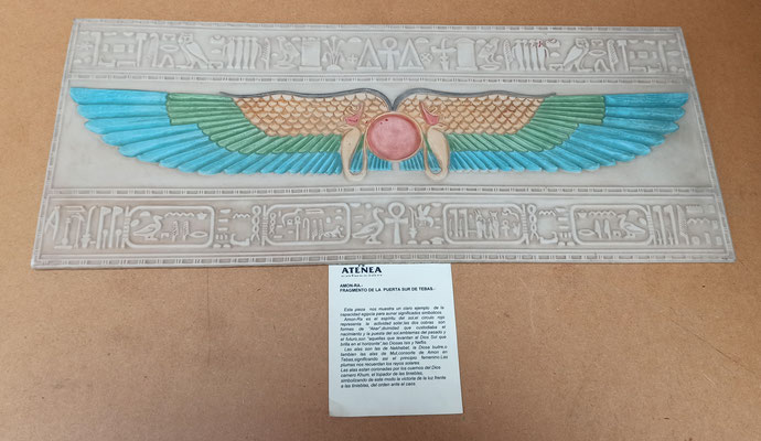 Atenea. Reproducción de la puerta de de Tebas templo de Amón-Ra. 59x24