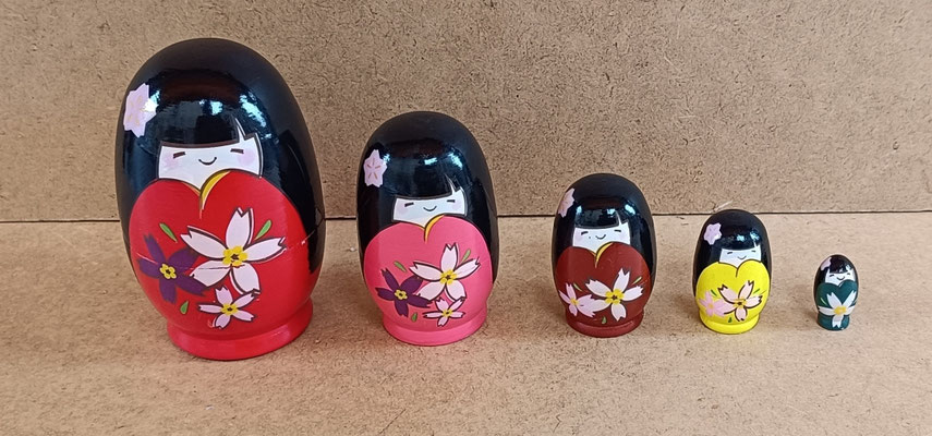Matrioska japonesa madera 5 figuras. Ref TM1. 12x6