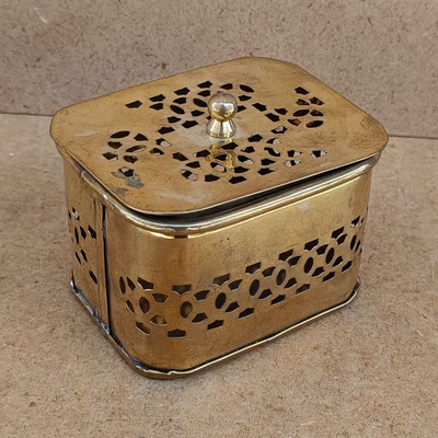 Caja calada latón. Ref BB205. 7x7x9