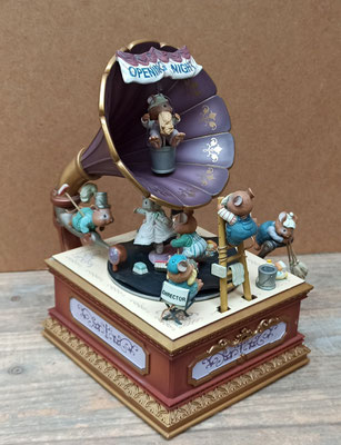 Enesco. Escena musical con movimiento. Ref 586129. 22x18x17