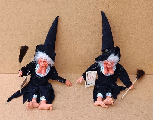 Kekomanía. Brujas sentadas cerámica. Ref KEK01. 30x14