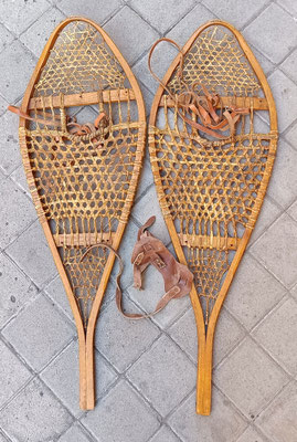Raquetas de nieve antiguas. 106x35