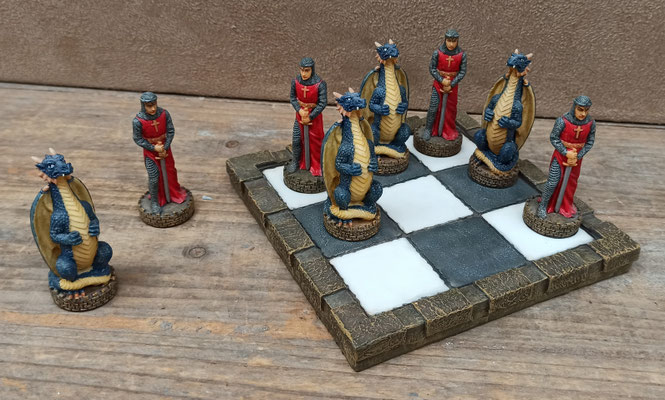 3 en raya resina caballeros y dragones. Ref 2160. 15x15