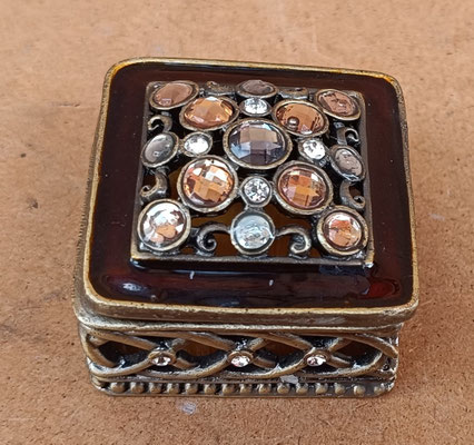 Caja metal esmaltado. Ref 50626. 4x4x3