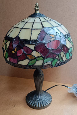 Lámpara Tiffany base resina. Ref tulipa 23002435. Ref base 23001994. 42x25. 