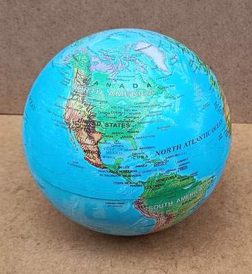 Globo terráqueo giratorio. Ref 17244/336030/85048. 15 cms diámetro 
