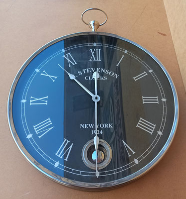 Reloj pared con péndulo. Ref 4616. 42 centímetros diámetro. 